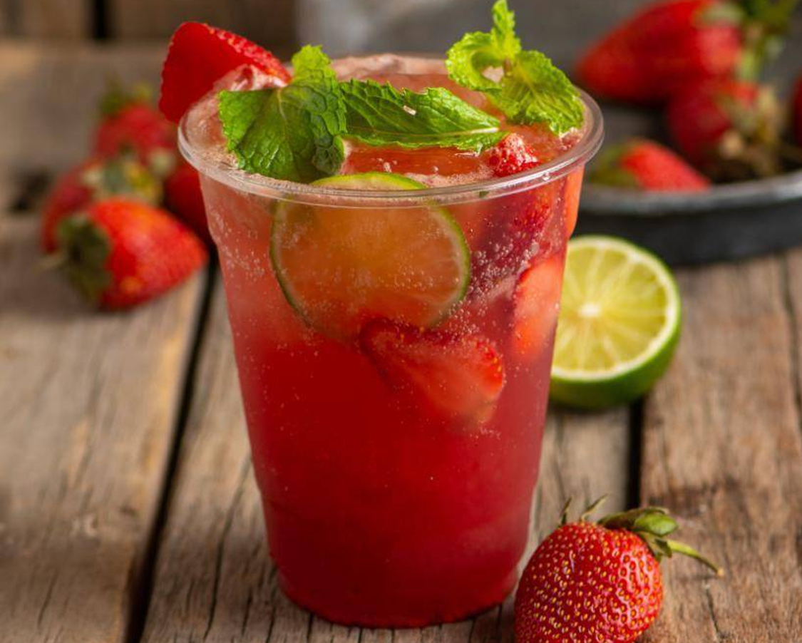 Strawberry lemonade mojito